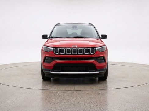 Used 2025 Jeep Compass Limited AWD/4WD image 2