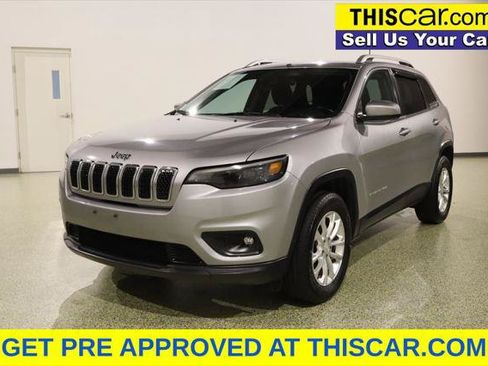 Used 2019 Jeep Cherokee Latitude w/ Cold Weather Group AWD/4WD image 4