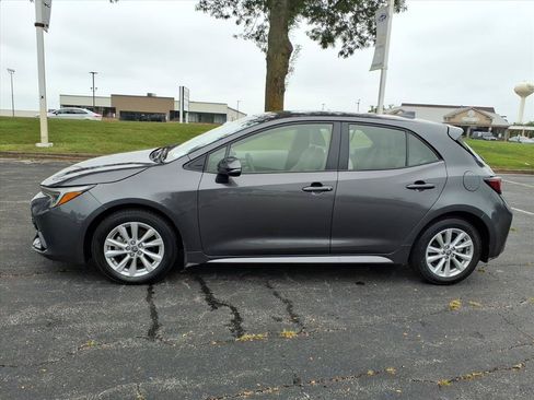 Used 2025 Toyota Corolla SE w/ SE Package FWD image 4
