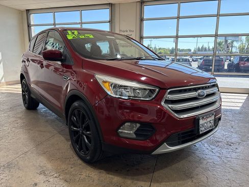 Used 2017 Ford Escape SE FWD image 4