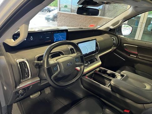 Used 2025 Ford Expedition Max Platinum AWD/4WD image 12