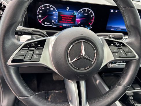 Used 2025 Mercedes-Benz GLB 250 image 29
