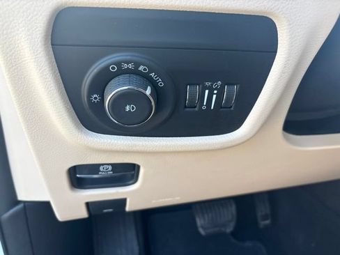 Used 2022 Jeep Grand Cherokee L Limited w/ Luxury Tech Group II AWD/4WD image 29