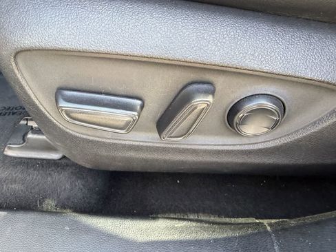 Used 2021 Toyota Highlander XLE FWD image 15