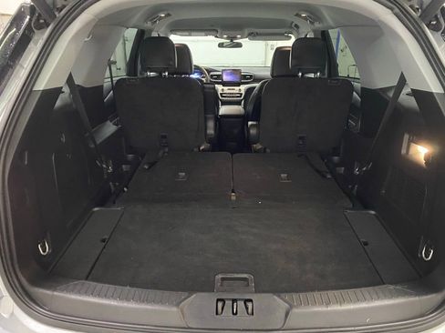 Used 2023 Ford Explorer XLT w/ Equipment Group 202A AWD/4WD image 13