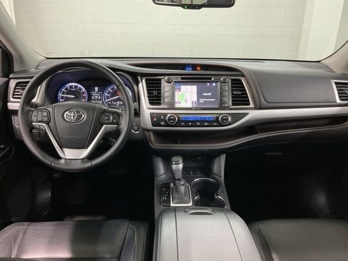 Used 2014 Toyota Highlander XLE image 7
