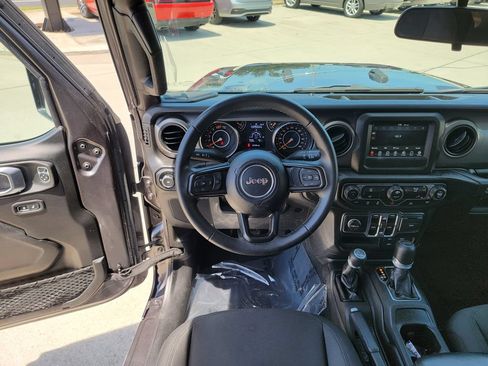 Used 2022 Jeep Wrangler Unlimited Sport AWD/4WD image 16