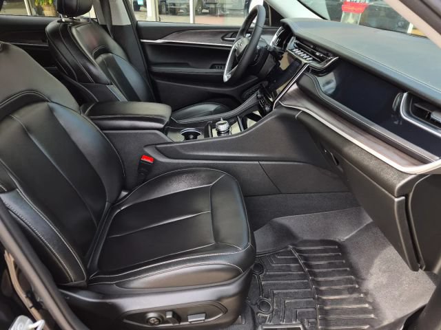Used 2023 Jeep Grand Cherokee Limited AWD/4WD image 14