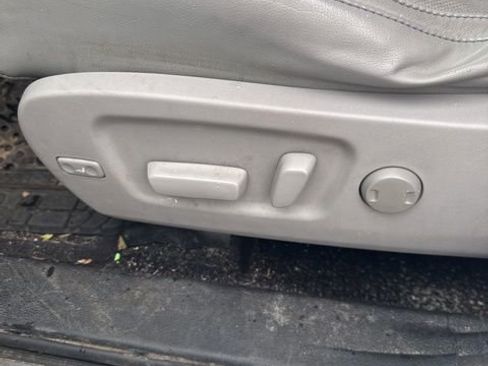 Used 2014 Toyota Highlander Limited image 38