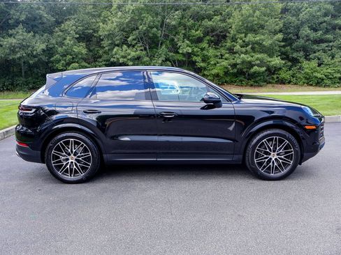 Certified 2025 Porsche Cayenne AWD/4WD image 33