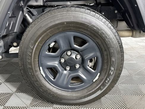 Used 2022 Jeep Gladiator Sport image 36