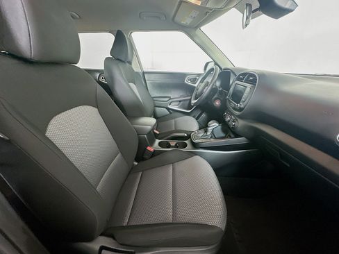 Used 2025 Kia Soul LX w/ LX Technology Package FWD image 29