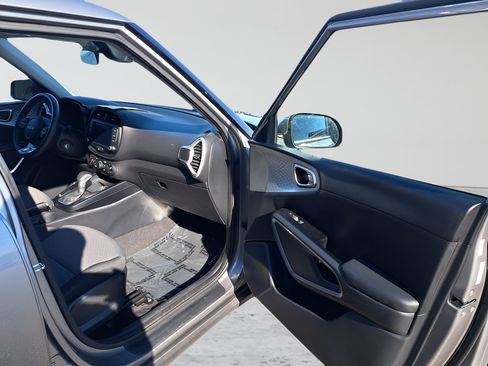 Used 2023 Kia Soul LX w/ Option Group 015 FWD image 15