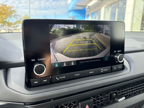 Certified 2025 Honda Accord SE image 6