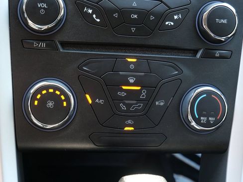 Used 2015 Ford Fusion SE FWD image 24