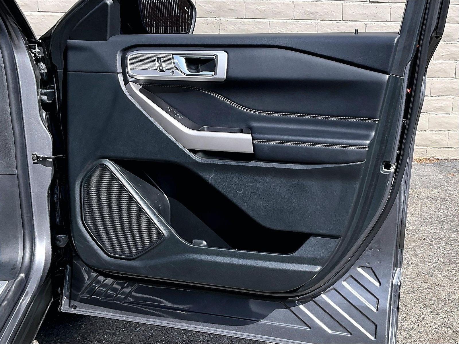 Used 2023 Ford Explorer Limited RWD image 23
