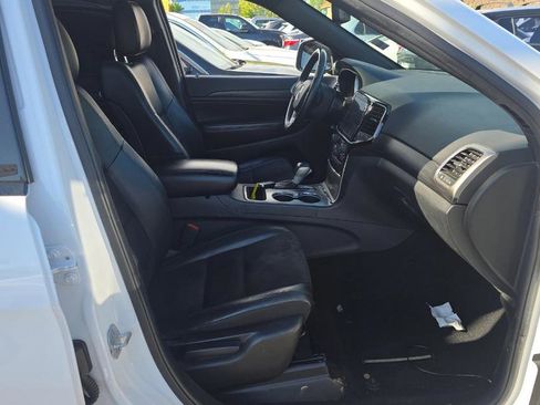 Used 2019 Jeep Grand Cherokee Altitude image 12