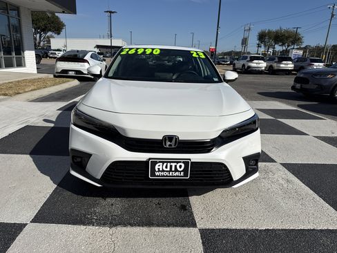 Used 2023 Honda Civic Touring image 2