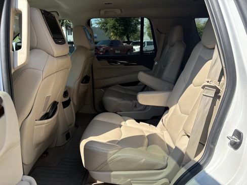 Used 2017 Cadillac Escalade 2WD image 11