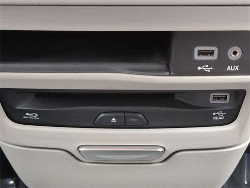 Used 2018 Chrysler Pacifica Touring-L Plus w/ Tire & Wheel Group image 32