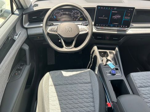 Used 2025 Volkswagen Tiguan S image 44