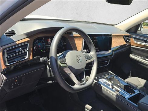 Used 2024 Volkswagen Atlas SE FWD image 10