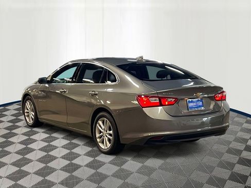 Used 2017 Chevrolet Malibu LT FWD image 4