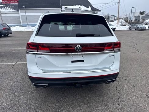 Used 2024 Volkswagen Atlas SE w/ Panoramic Sunroof Package image 8