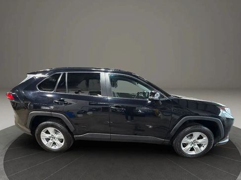Used 2021 Toyota RAV4 XLE FWD image 4