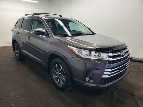 Used 2018 Toyota Highlander XLE w/ Protection Package #3 AWD/4WD image 3
