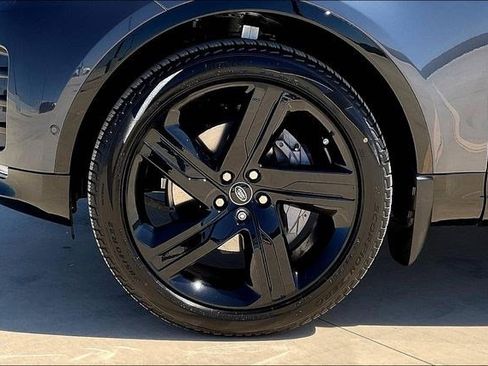 New 2025 Land Rover Discovery Dynamic SE image 15