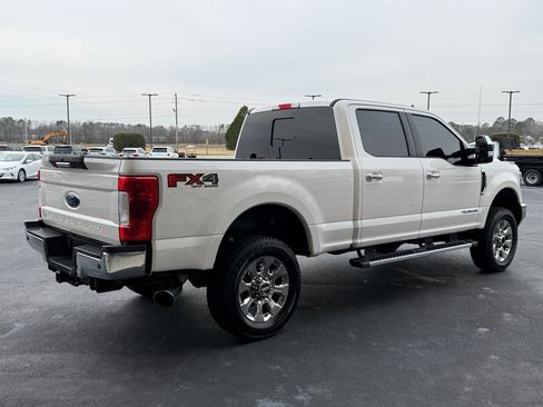 Used 2019 Ford F250 Lariat w/ Chrome Package image 5