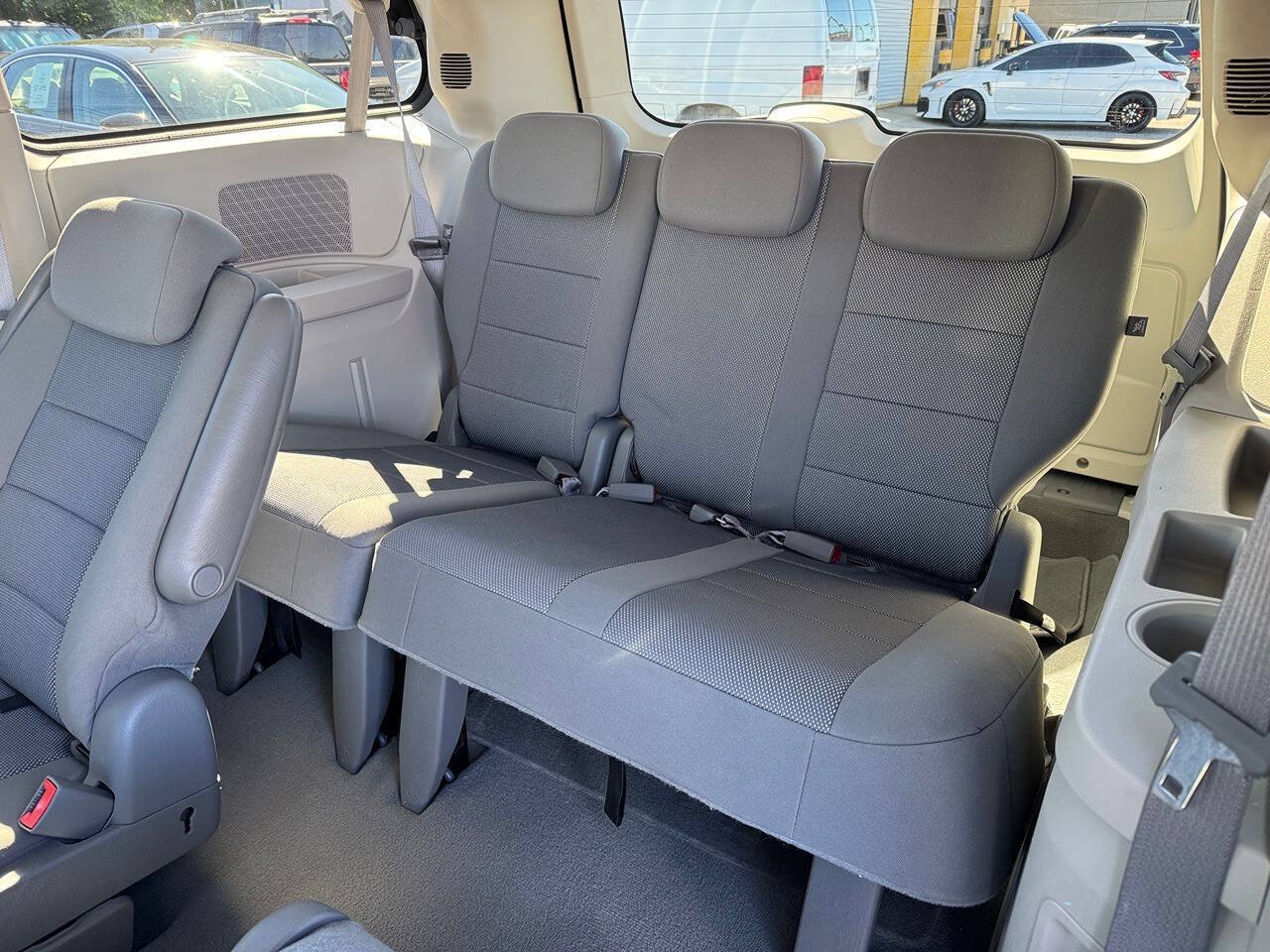 Used 2009 Dodge Grand Caravan SE w/ Climate Group FWD image 16