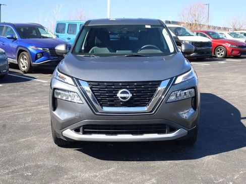 Used 2023 Nissan Rogue SV image 3