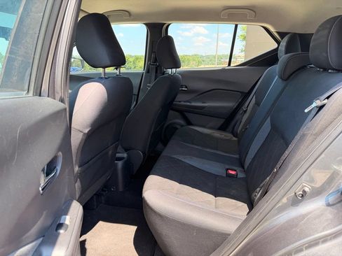 Used 2019 Nissan Kicks SV FWD image 6