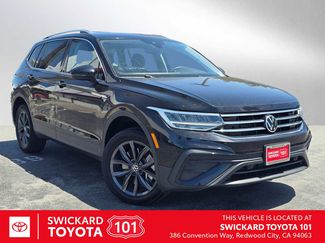 Used 2023 Volkswagen Tiguan SE image 1