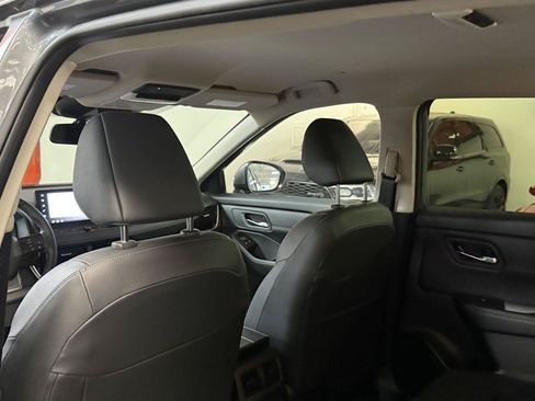 Used 2025 Nissan Rogue SL AWD/4WD image 23