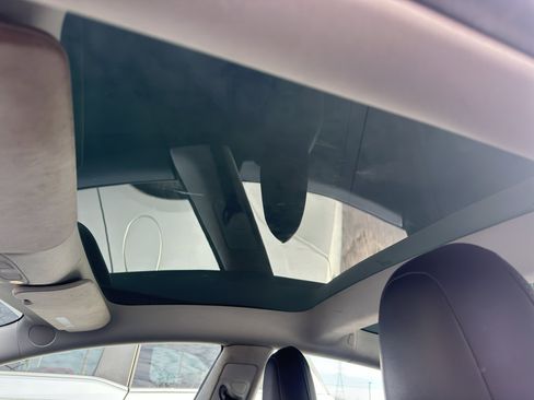 Used 2021 Tesla Model 3 Standard Range Plus image 3