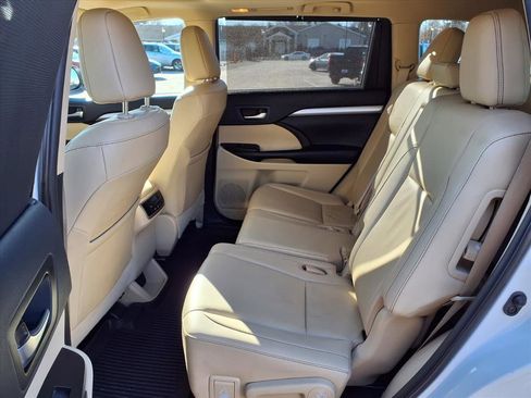 Certified 2019 Toyota Highlander XLE image 23