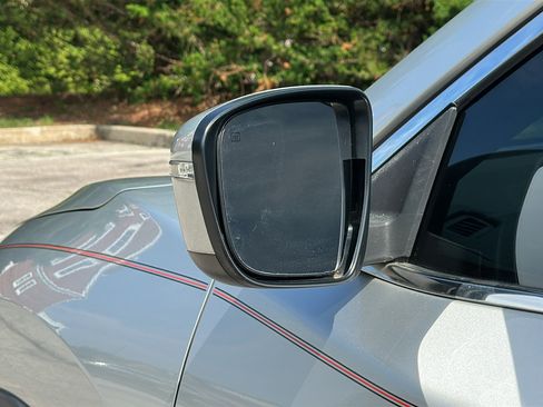 Certified 2017 Nissan Rogue SV AWD/4WD image 11