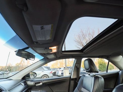 Used 2014 Toyota Camry SE image 30