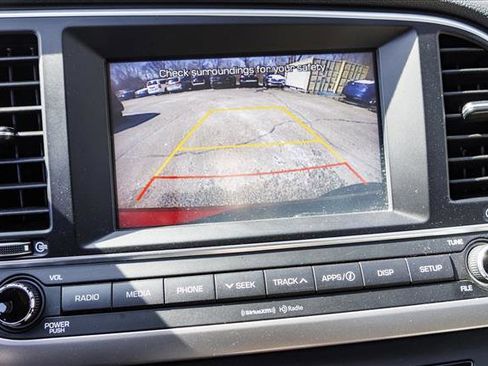 Used 2017 Hyundai Elantra SE image 18