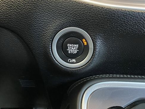 Used 2019 Dodge Challenger R/T w/ Driver Convenience Group RWD image 15