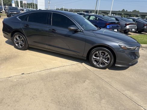 Used 2023 Honda Accord EX image 11