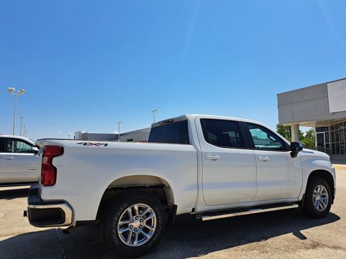 Used 2022 Chevrolet Silverado 1500 LT AWD/4WD image 5