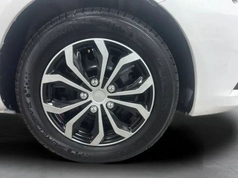 Used 2017 Nissan Versa SV FWD image 32