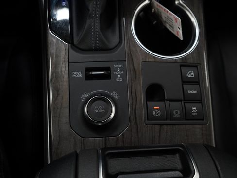 Used 2024 Toyota Highlander Limited AWD/4WD image 26