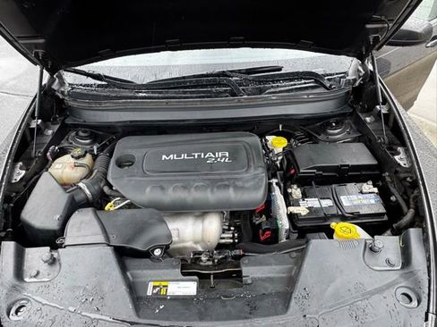 Used 2018 Jeep Cherokee Latitude Plus w/ Comfort/Convenience Group AWD/4WD image 34