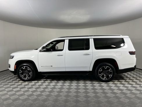 Used 2023 Jeep Wagoneer L Series III w/ Preferred Equipment Group image 7