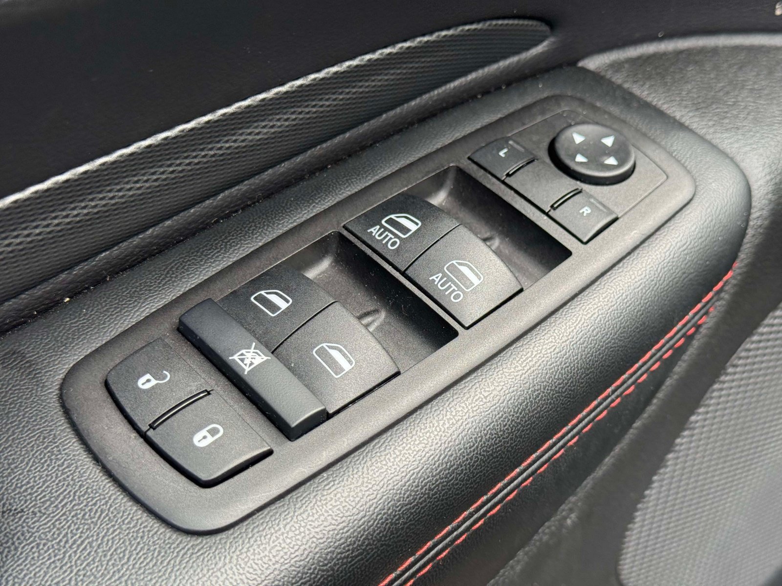Used 2025 Dodge Durango GT w/ Blacktop Package AWD/4WD image 17